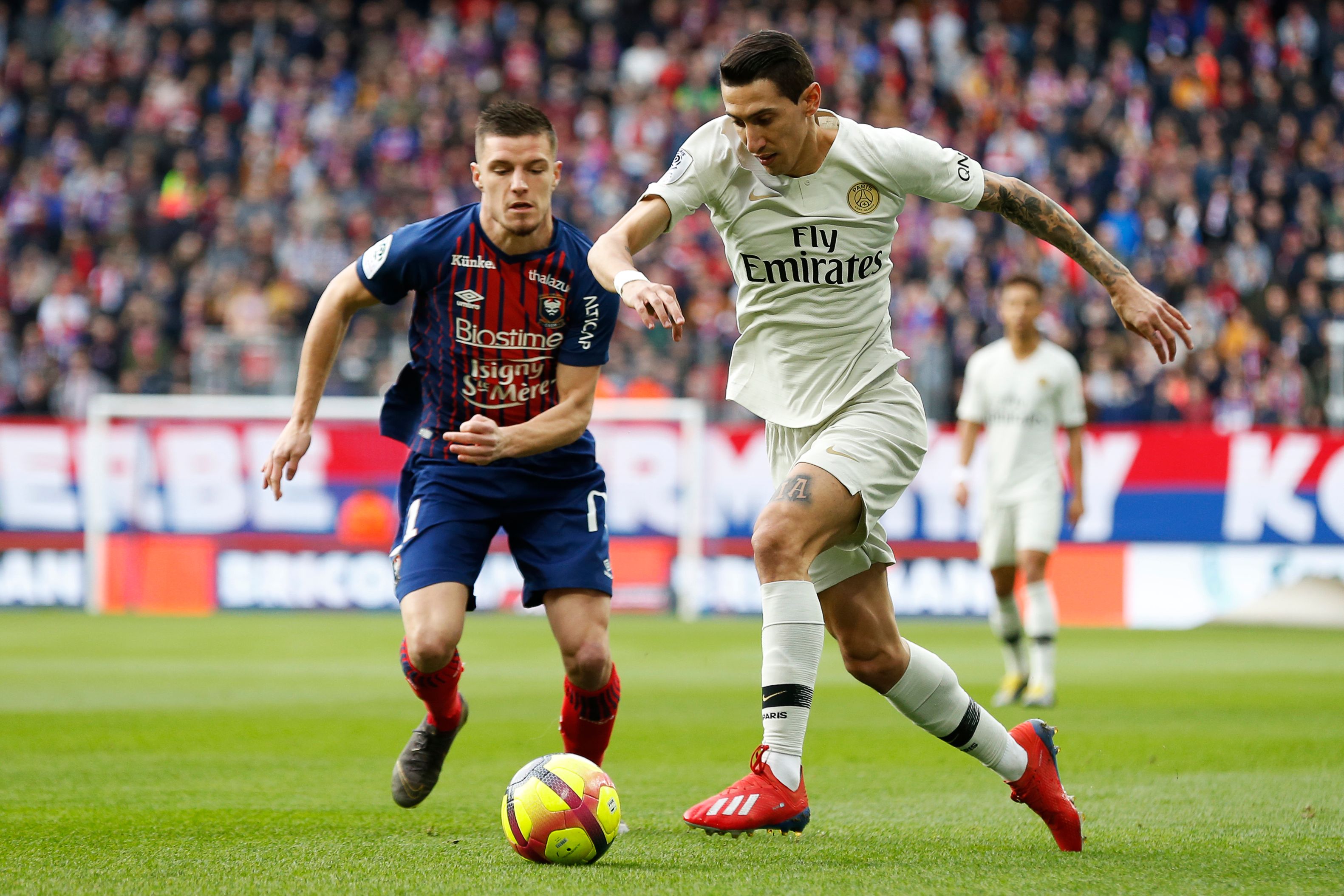 雷霆狂胜独行侠豪取14连胜！SGA三节打卡33分，浓眉9中1仅得2分