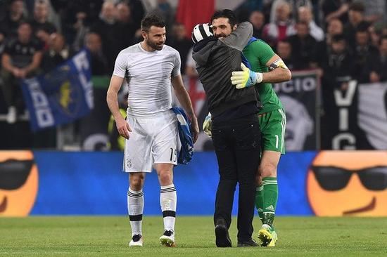 周二欧冠来袭两场焦点对决，取胜方保晋级希望（欧冠周二重燃战火：两大焦点对决，胜者保留出线希望）