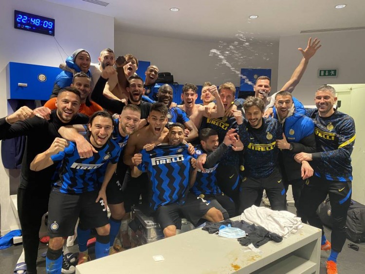 武汉女足于明天凌晨出战女冠杯，若取胜将在半决赛面对阿森纳（武汉女足明晨出战女冠杯，若告捷半决赛迎战阿森纳）